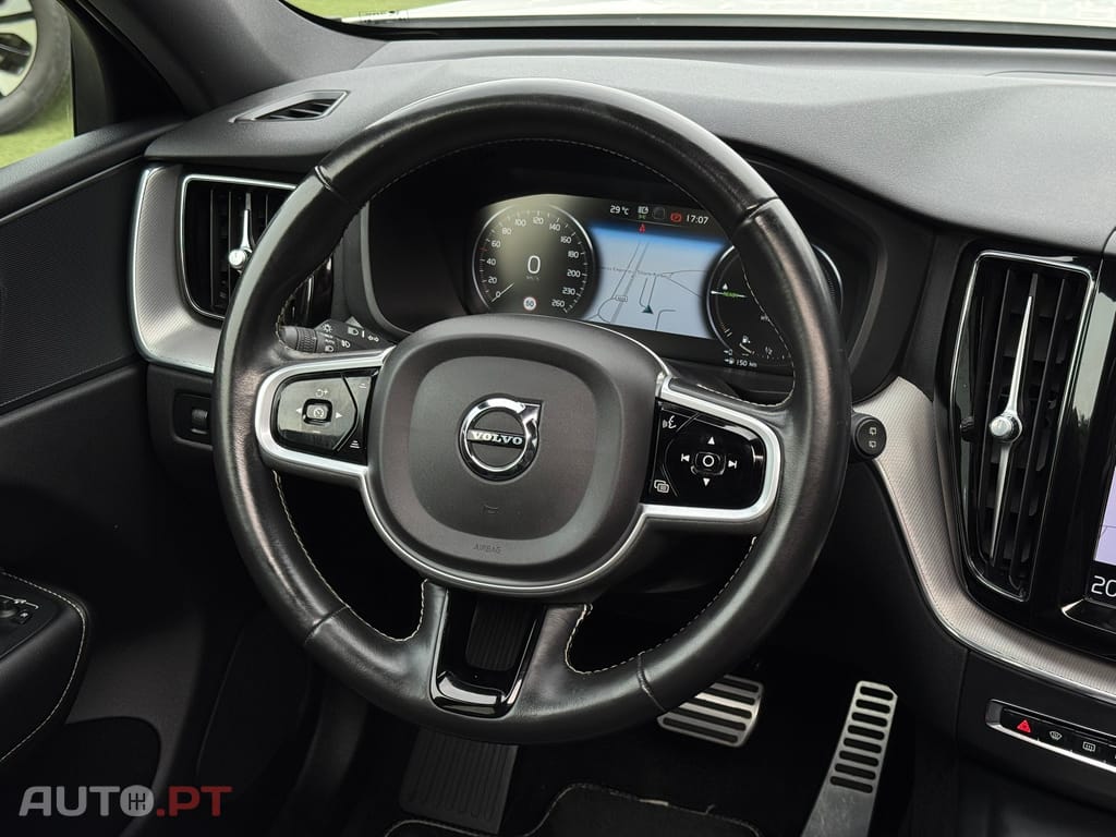 Volvo XC60 2.0 T6 PHEV R-Design AWD