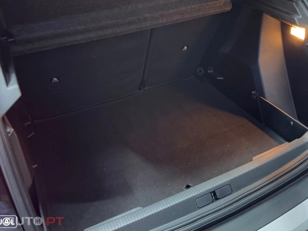 Peugeot E-2008 Active