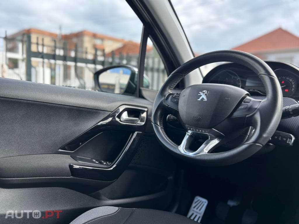Peugeot 208 1.6 BlueHDi Style
