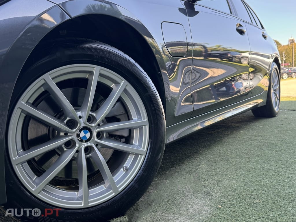 BMW 320 e Touring Auto