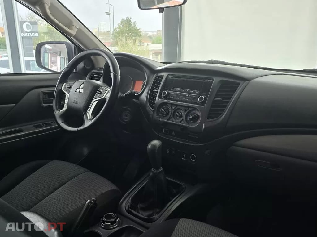 Mitsubishi L200 2.4 DI-D CD Invite 4WD