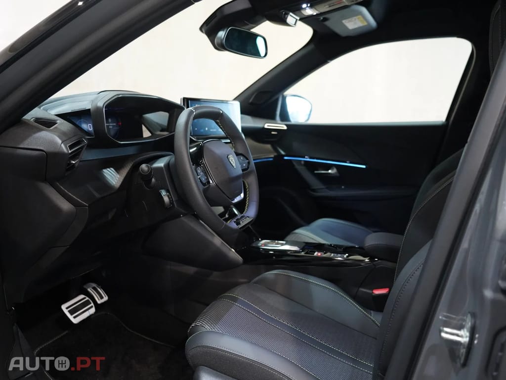 Peugeot E-2008 54 kWh GT