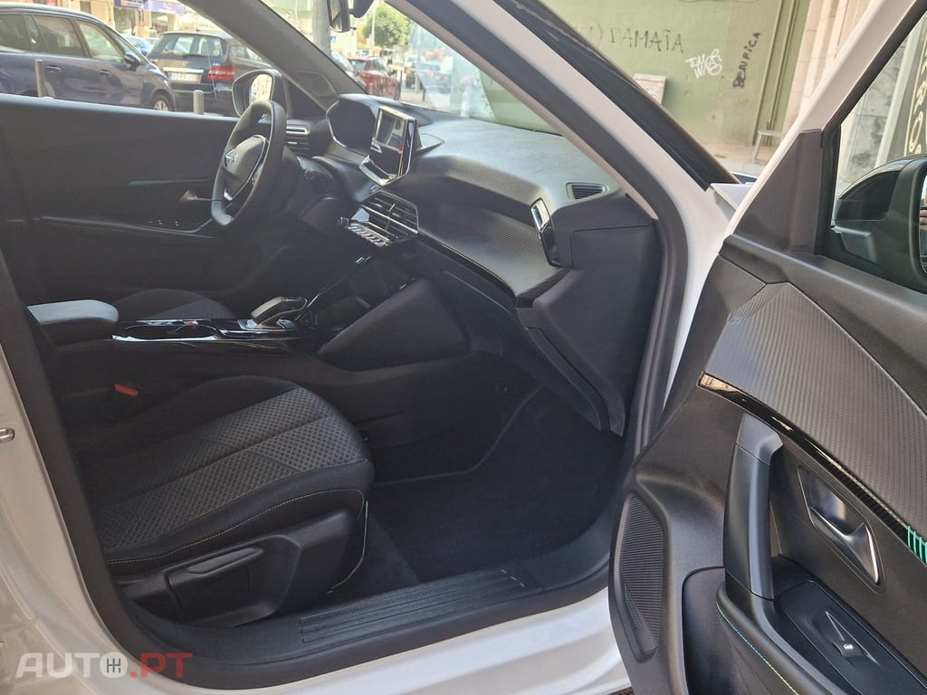Peugeot E-2008 50 kWh Active Pack