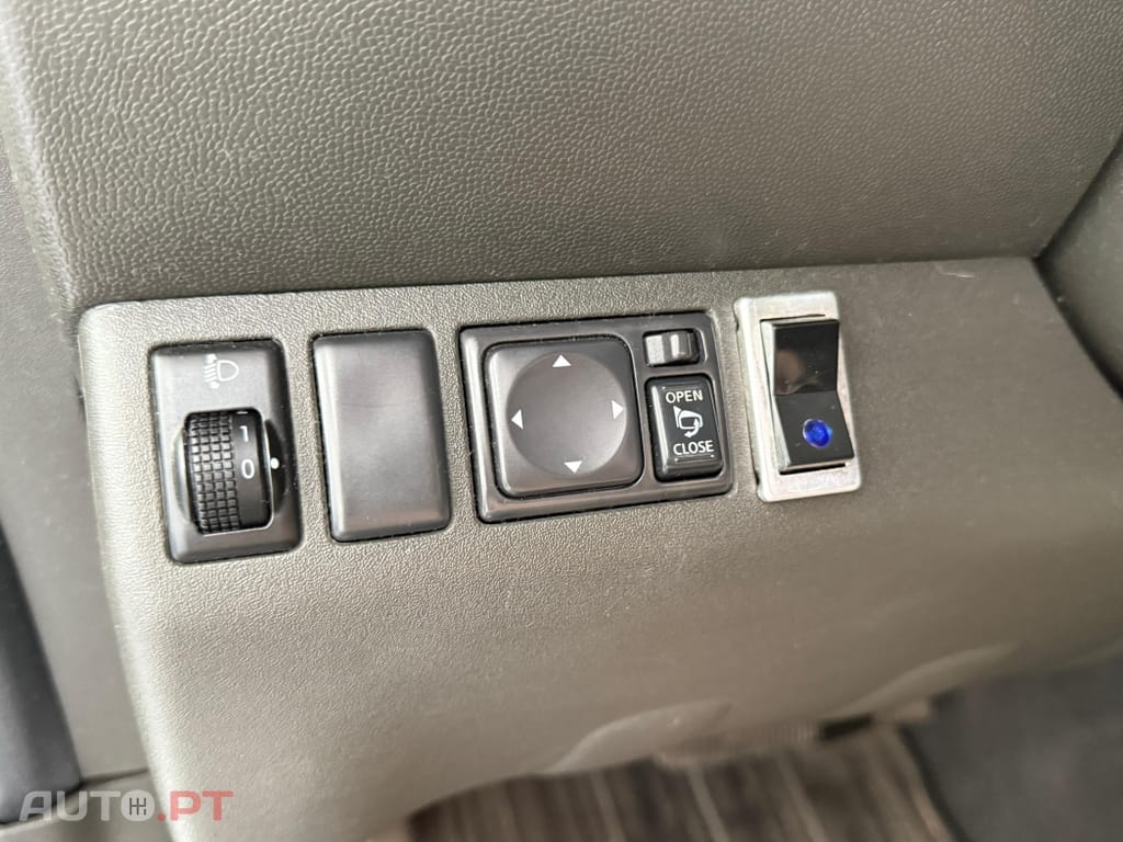 Nissan Navara 2.5 dCi CD LE Hi-Tech +P.Premium AT 4WD
