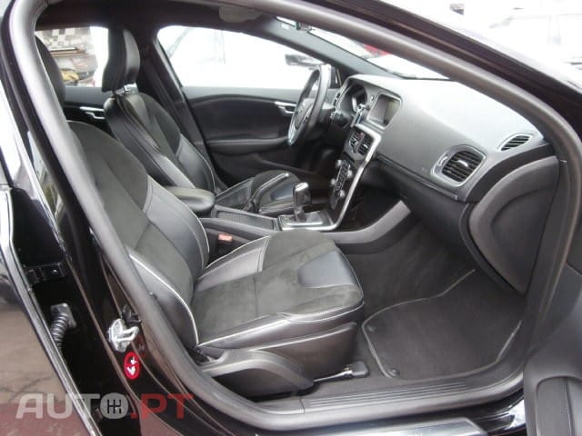 Volvo V40 2.0 D2 R-Design