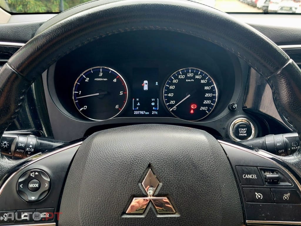 Mitsubishi Outlander 2.2 DI-D Instyle Navi