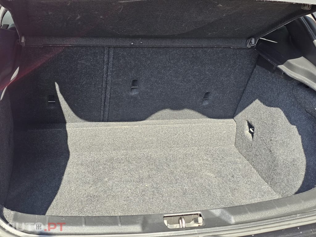 Volvo V40 1.6 D2 R-Design Momentum