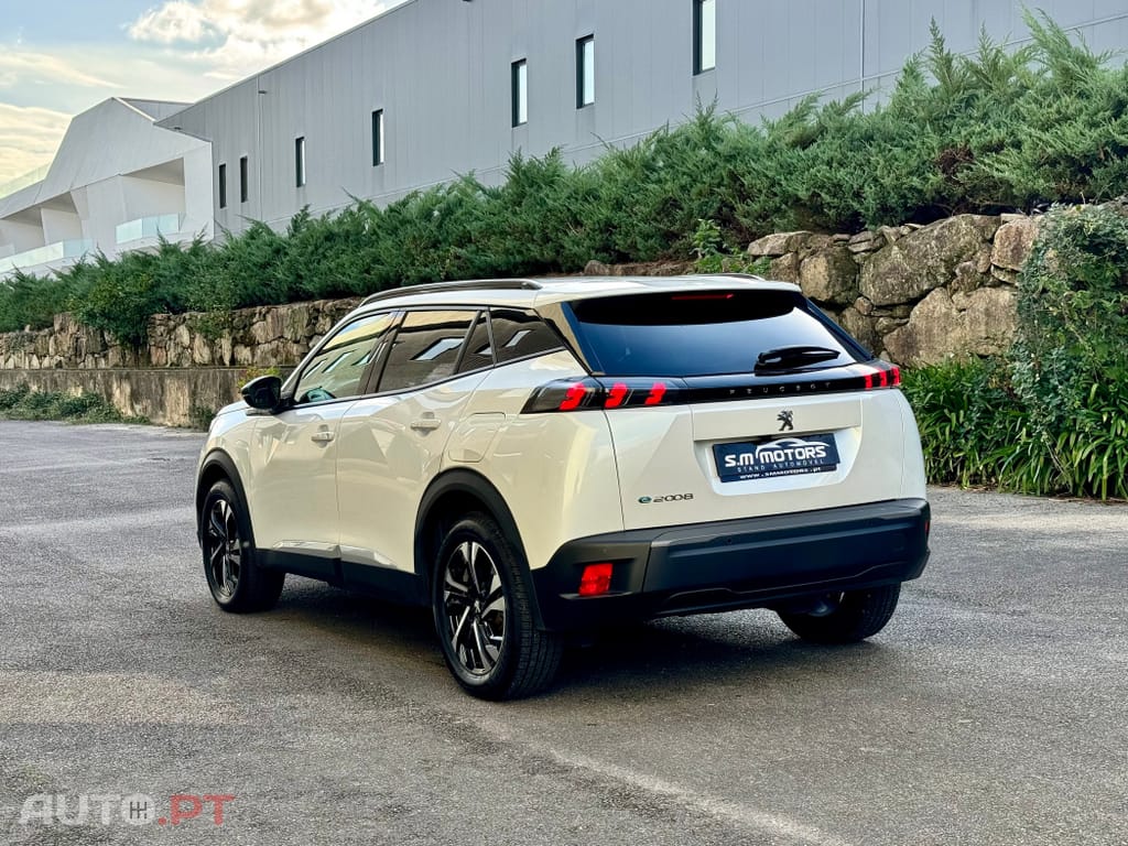 Peugeot E-2008 50 kWh Allure
