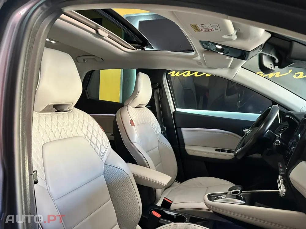 Renault Captur 1.6 E-Tech Plug-In Initiale Paris
