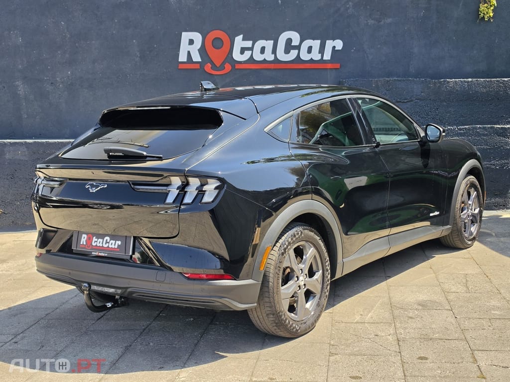 Ford Mustang Mach-E 75.7 kWh Base