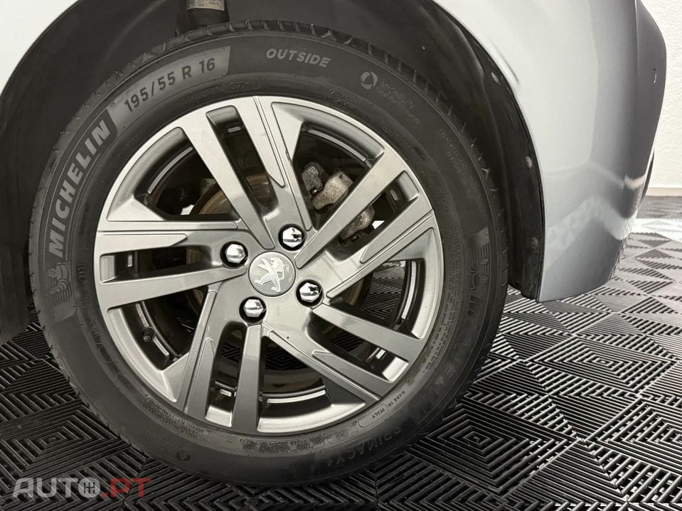 Peugeot 208 PureTech 100 EAT8 Active Pack