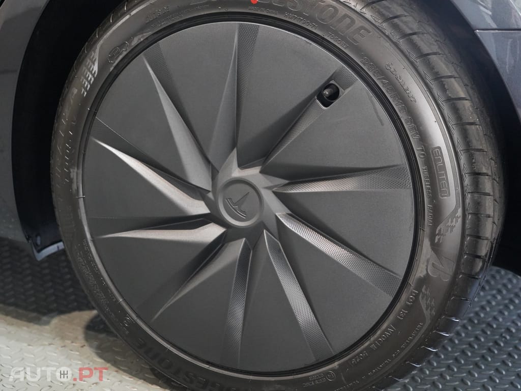 Tesla Model 3 Tração Traseira