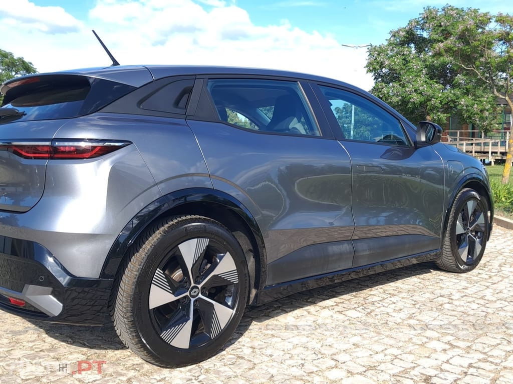 Renault Mégane E-Tech EV60 220hp optimum charge Equilibre