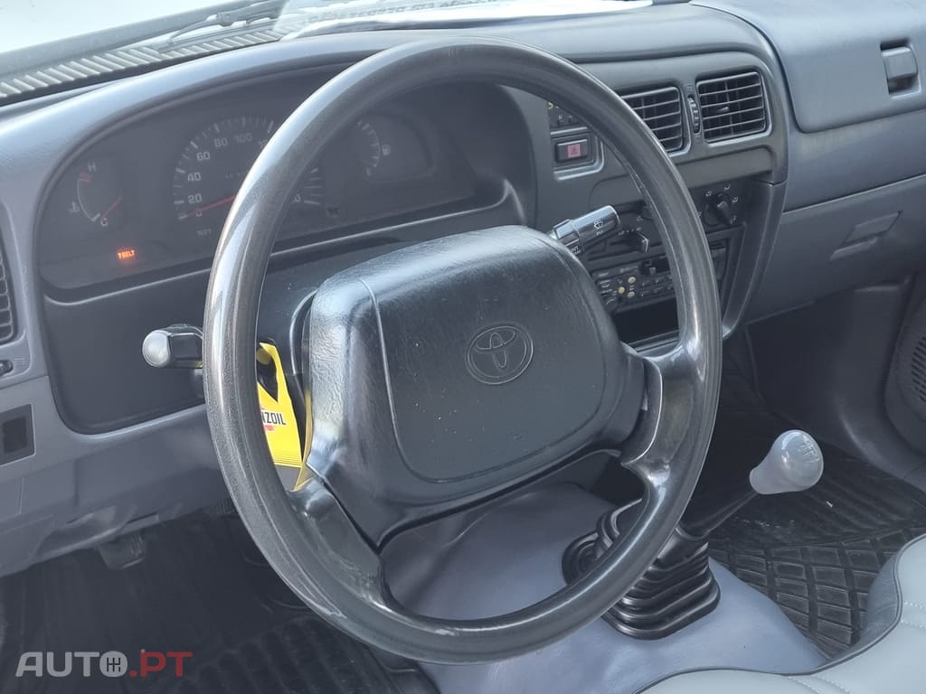 Toyota Hilux 2.4 D LN145LM Cx Met.