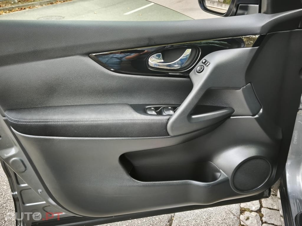 Nissan Qashqai 1.3 DIG-T N-Connecta J18 Led