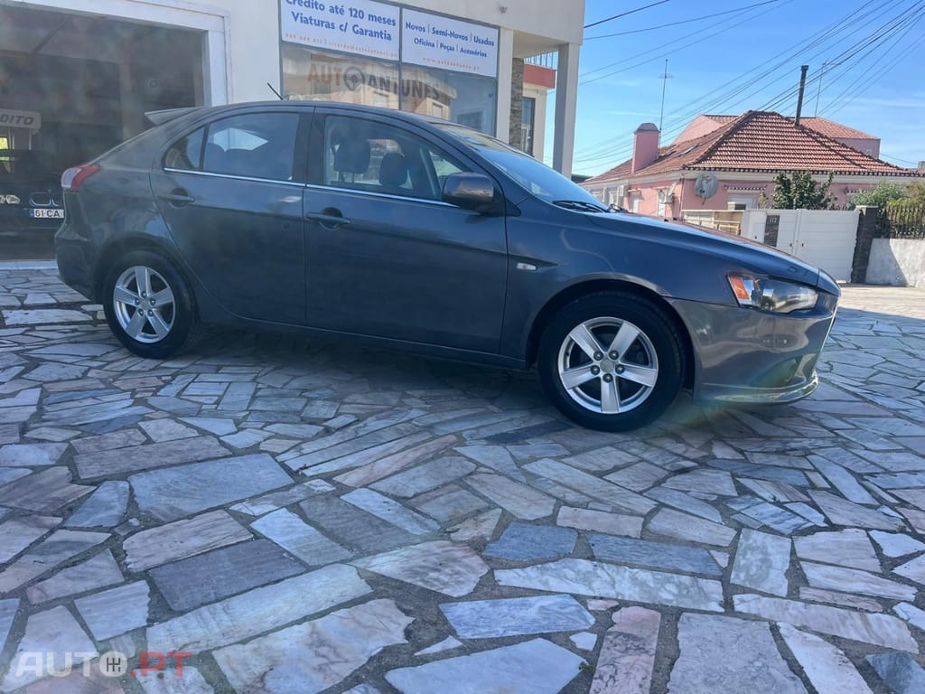 Mitsubishi Lancer 1.5 Invite — fotografia 7