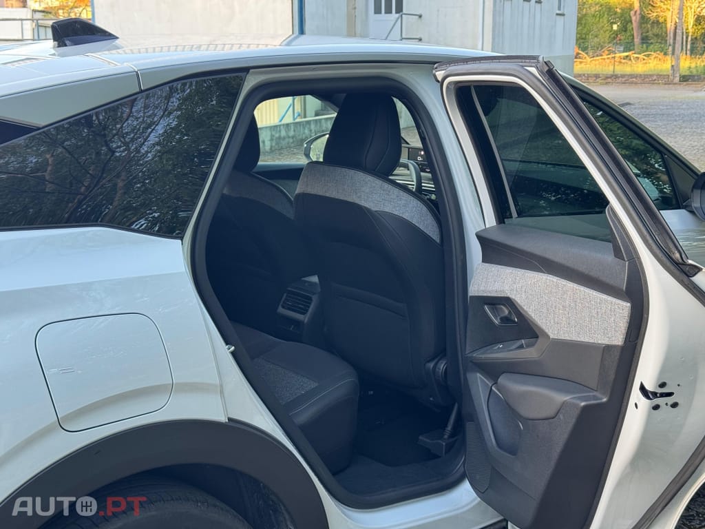 Peugeot 3008 1.2 Hybrid Allure e-DCS6