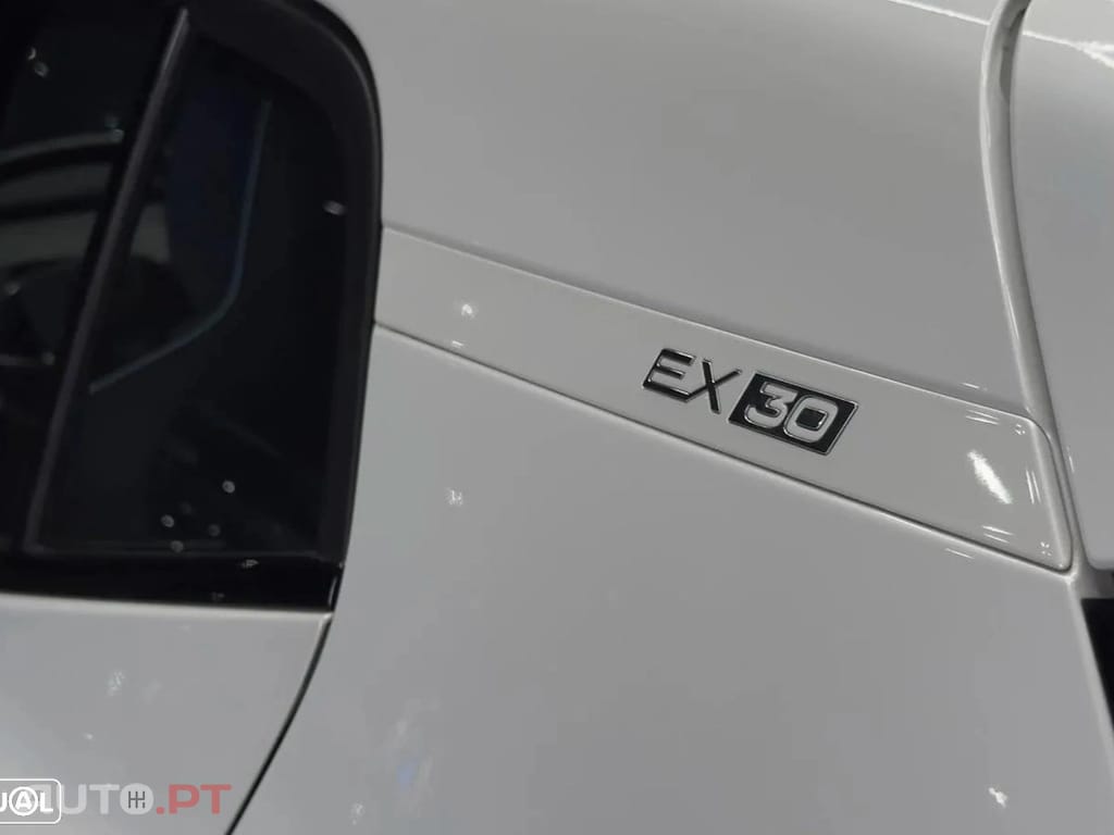Volvo EX30 Single Motor Extended Range RWD Core