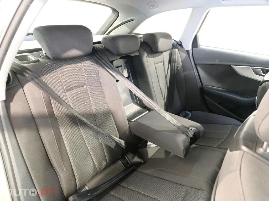 Audi A4 Avant 30 TDI S tronic