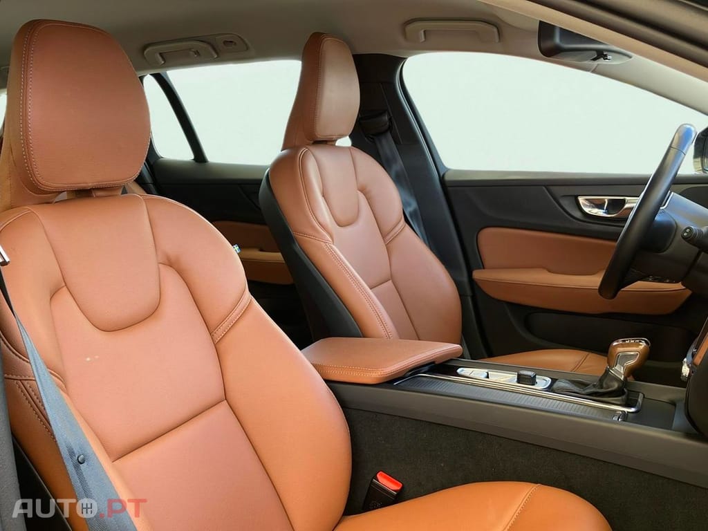 Volvo V60 T4 MOMENTUM PLUS