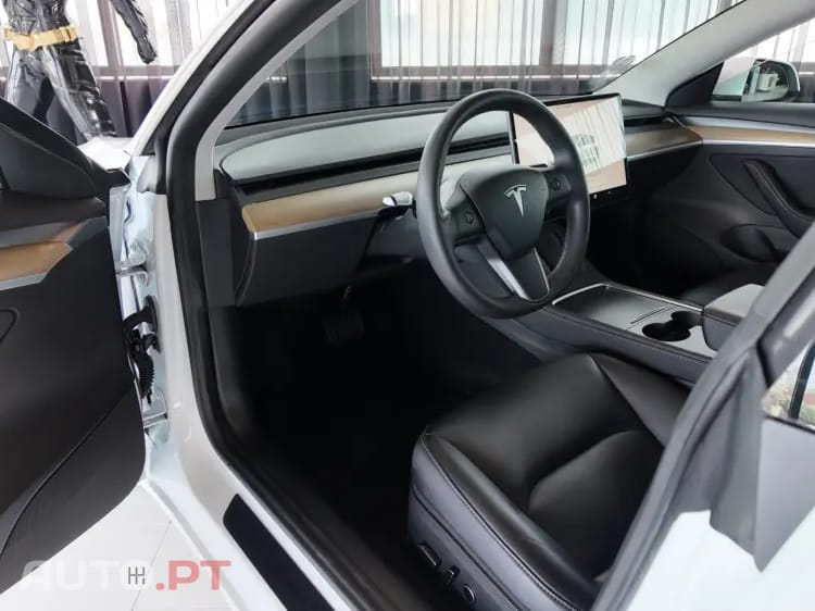 Tesla Model 3 Standard Range Plus RWD