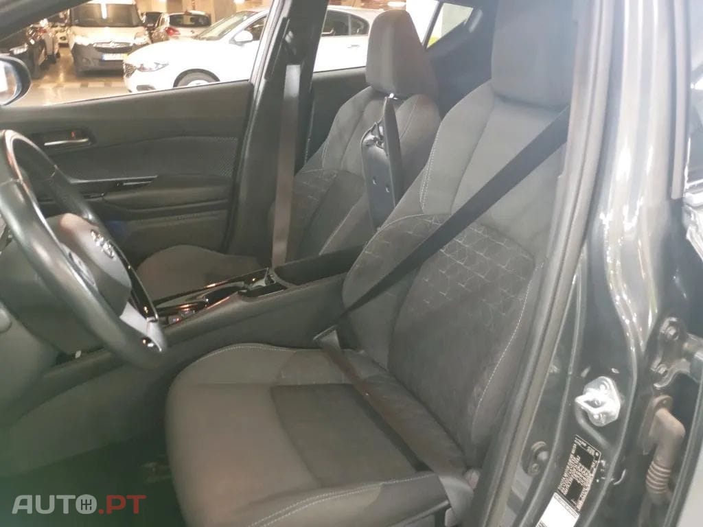 Toyota C-HR 1.8 Hybrid Square Collection