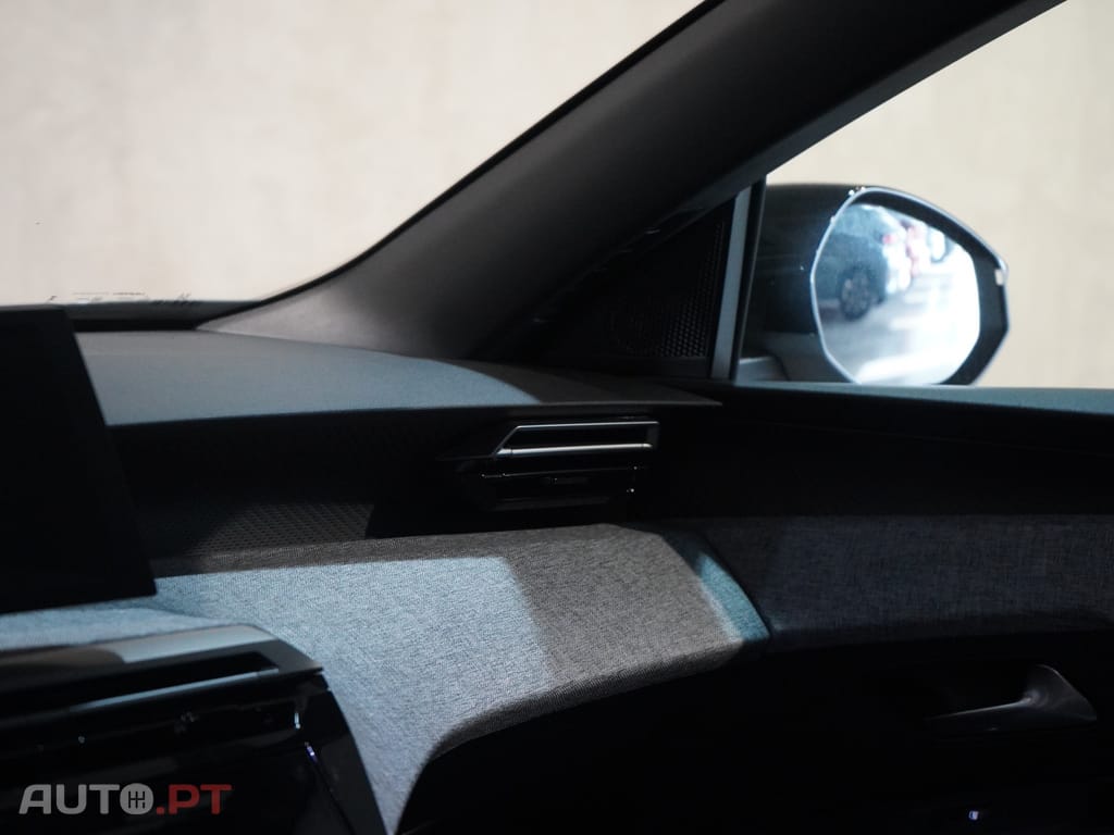 Peugeot 3008 1.2 Hybrid Allure e-DCS6