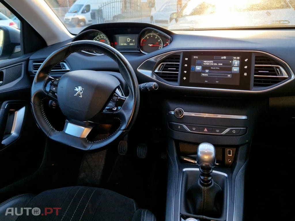 Peugeot 308 1.2 PureTech Allure J17