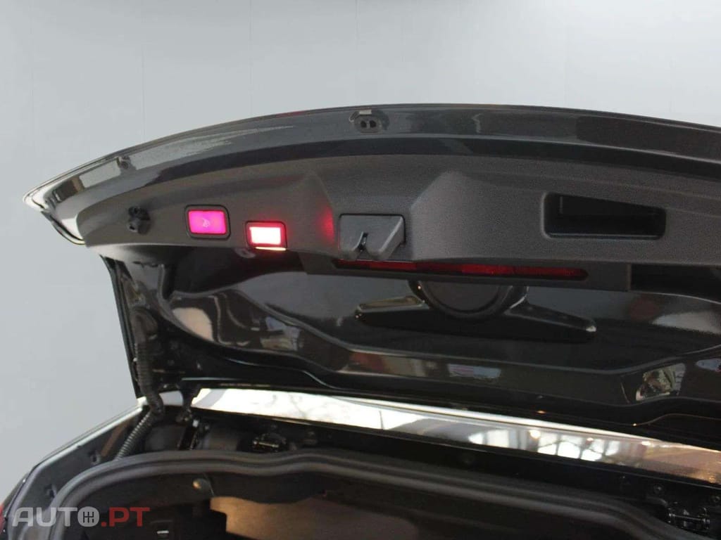 Mercedes-Benz E 220 AMG LINE