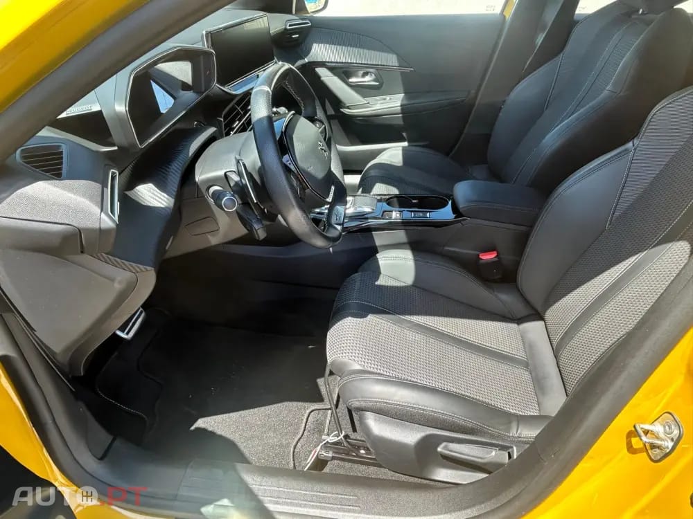 Peugeot 208 1.2 PureTech GT EAT8
