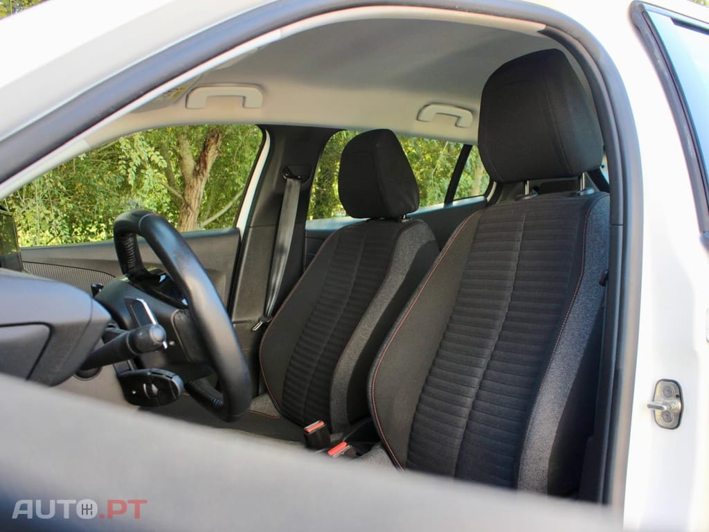 Peugeot 2008 1.2 PureTech Active EAT8