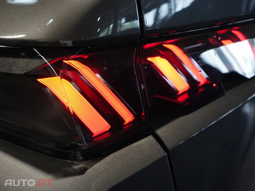 Peugeot 3008 1.2 Hybrid Allure e-DCS6