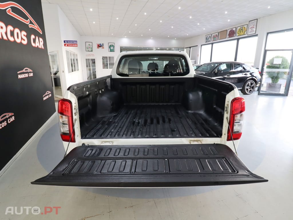 Mitsubishi L200 2.3 DI-D CD Invite Strakar Look 4WD