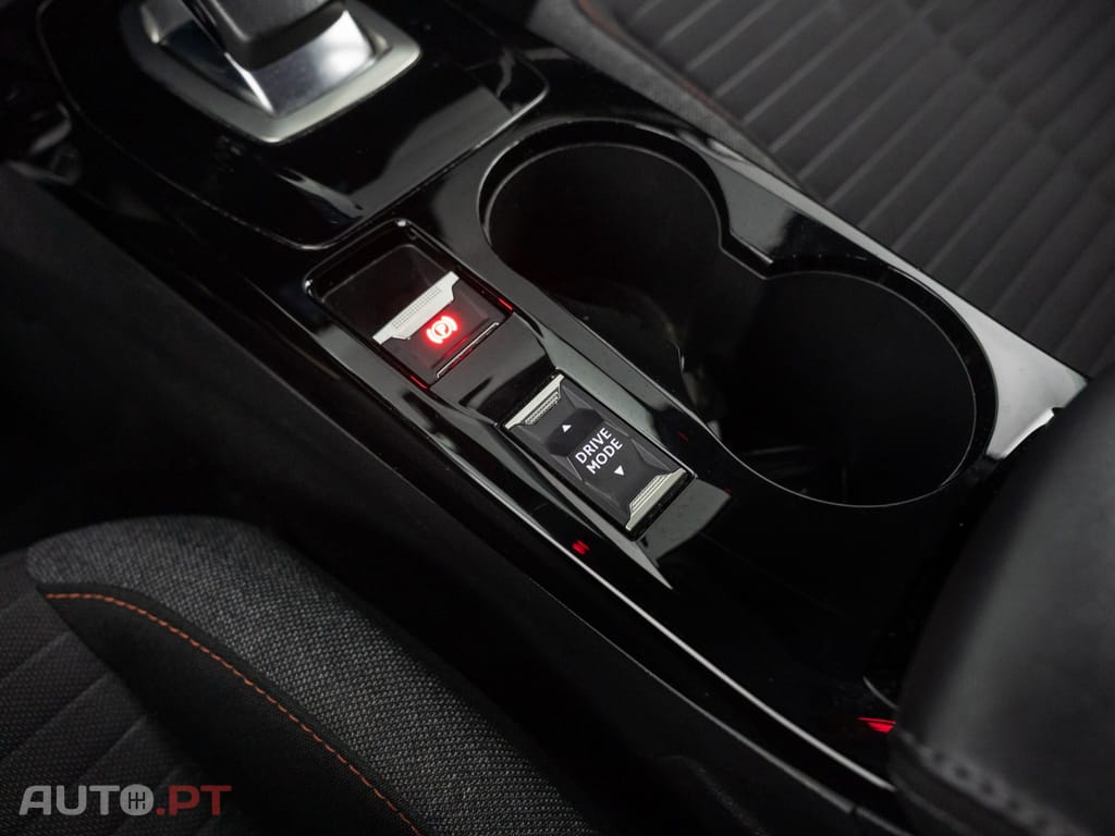Peugeot E-2008 50 kWh Active Pack