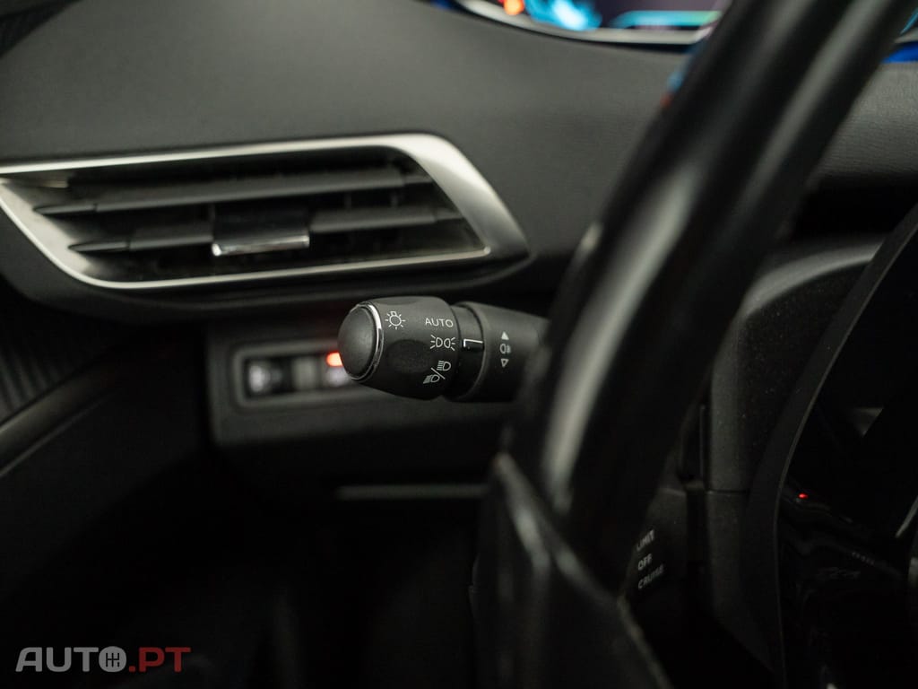Peugeot 3008 1.6 Hybrid Allure e-EAT8