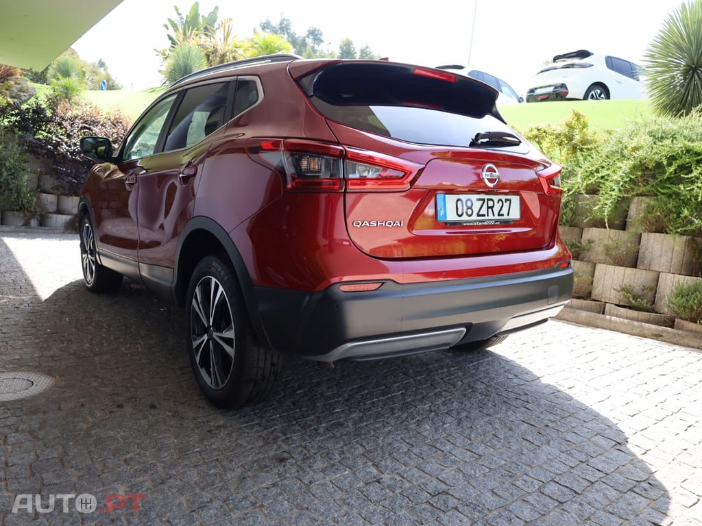 Nissan Qashqai 1.3 DIG-T N-Connecta J18 Led