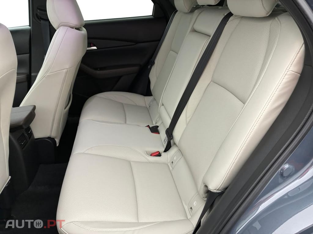 Mazda CX-30 2.0 e-SKYACTIV M Exclusive Pure White Bose