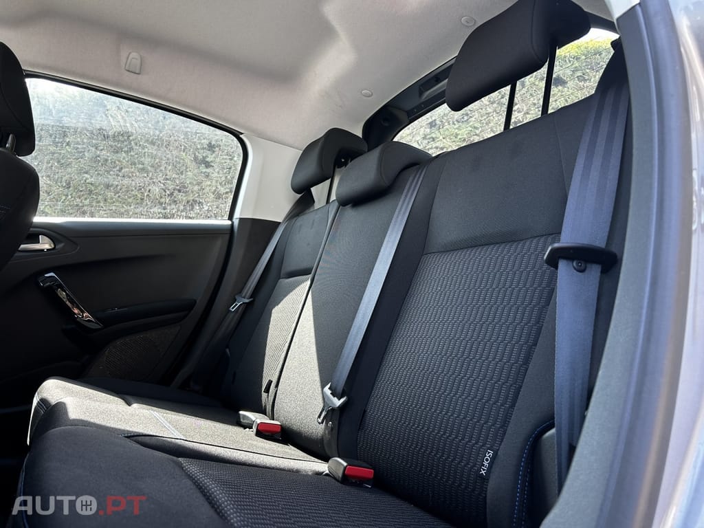 Peugeot 208 1.2 PureTech Signature