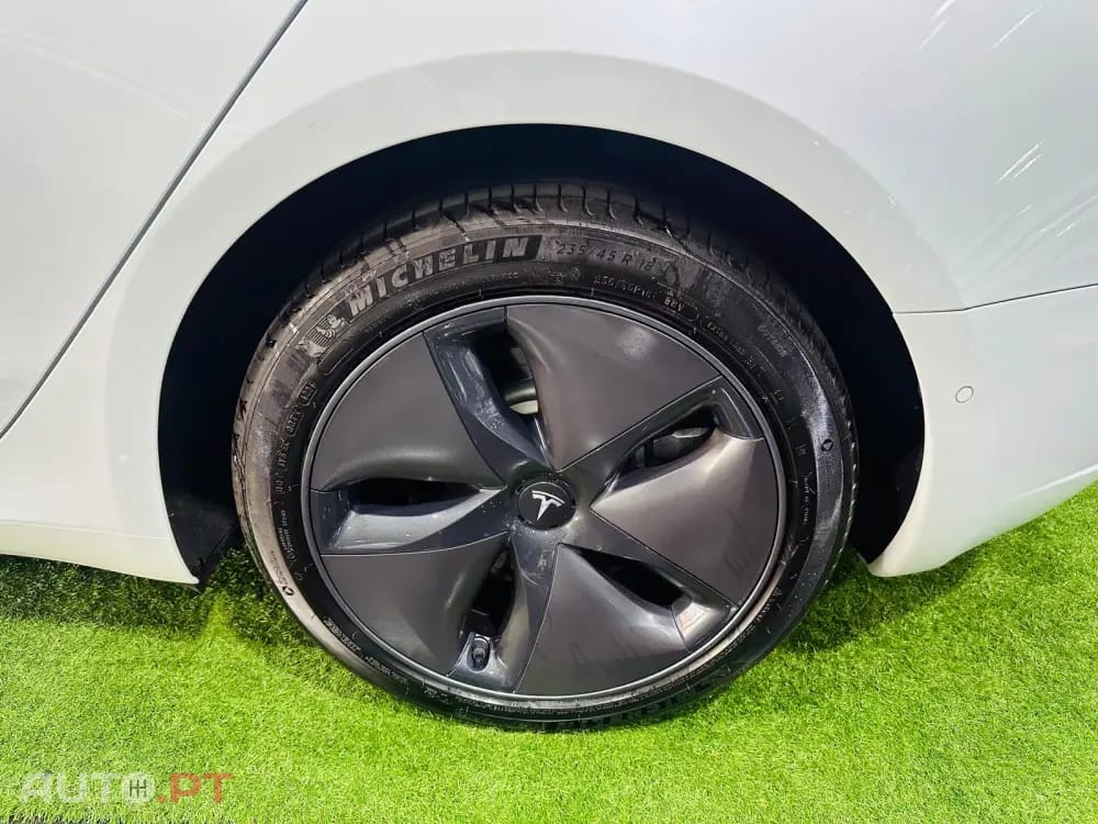 Tesla Model 3 Standard Range Plus RWD