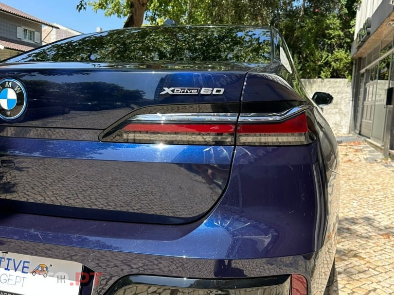 BMW i7 xDrive60 Pack Desportivo M Pro