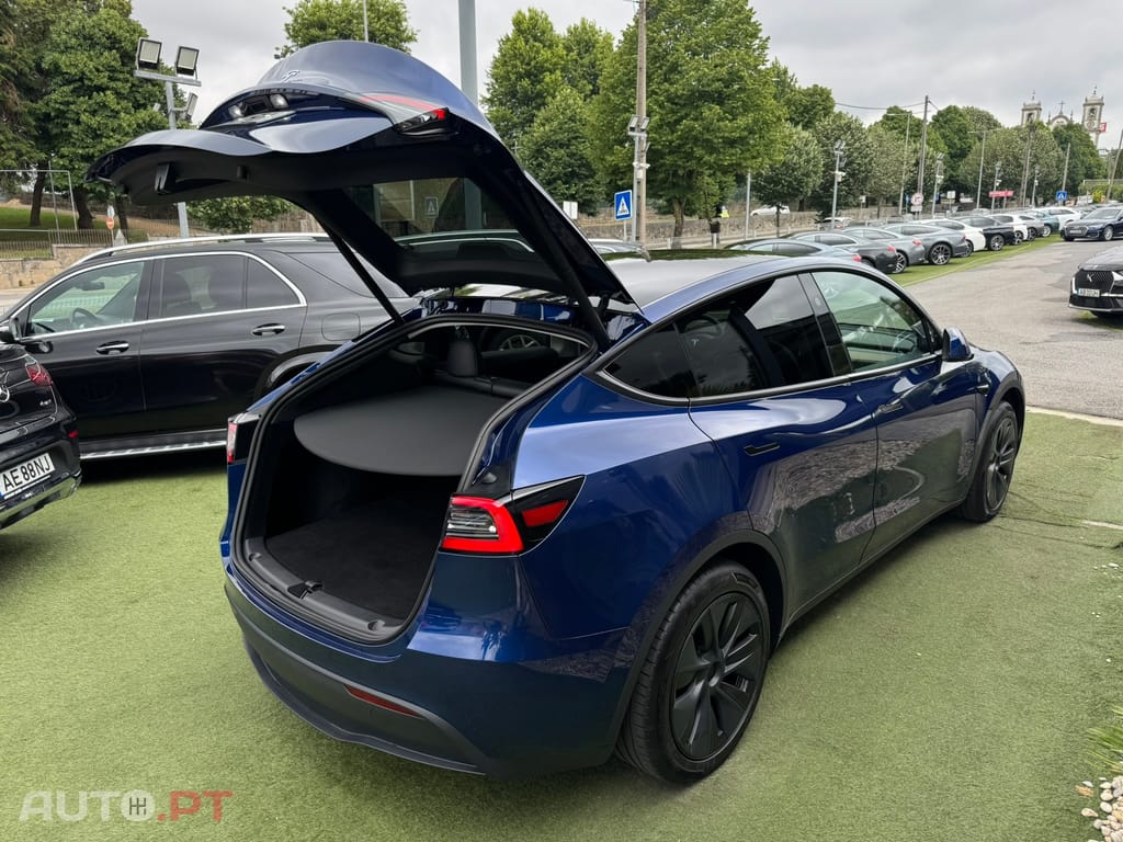 Tesla Model Y Long-Range RWD