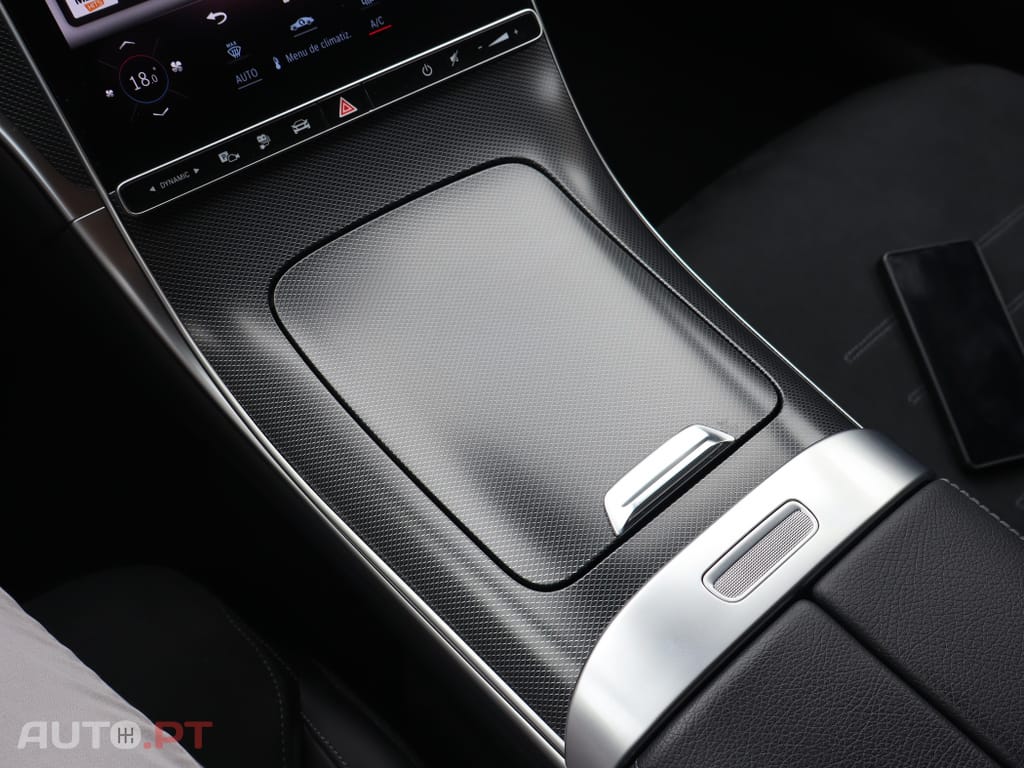 Mercedes-Benz C 300 e AMG Line