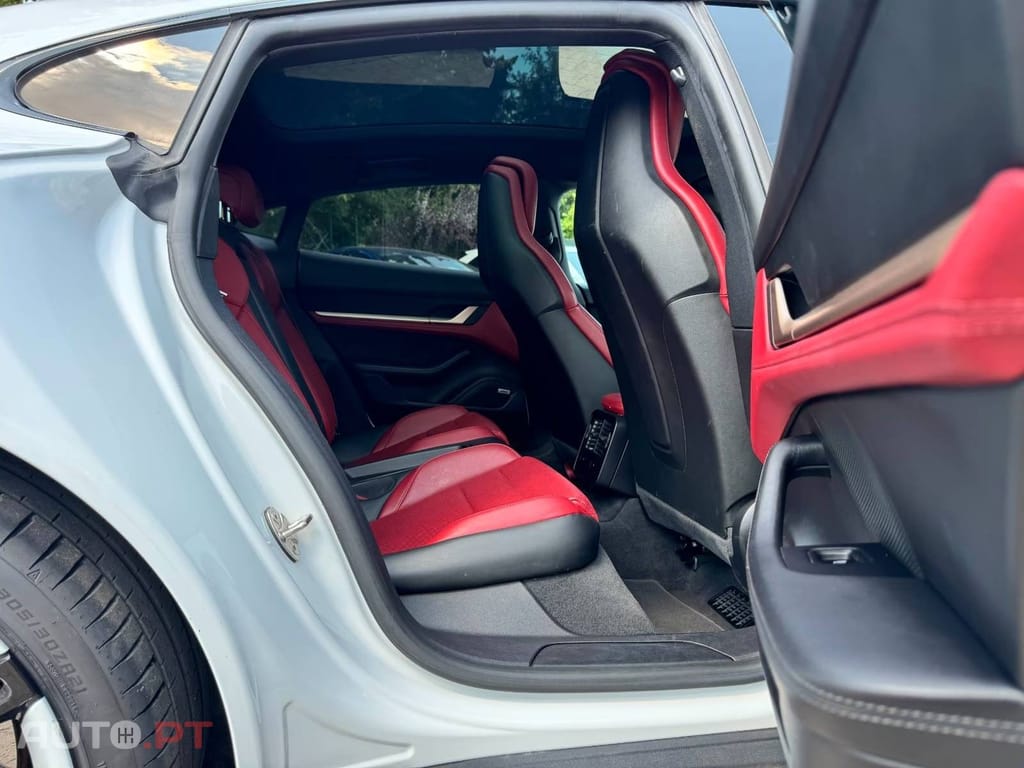 Porsche Taycan Base