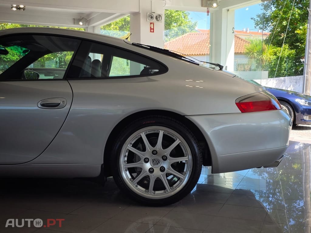 Porsche 996 Carrera 4 Coupé