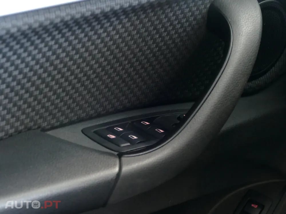 BMW X1 16 d sDrive — fotografia 32