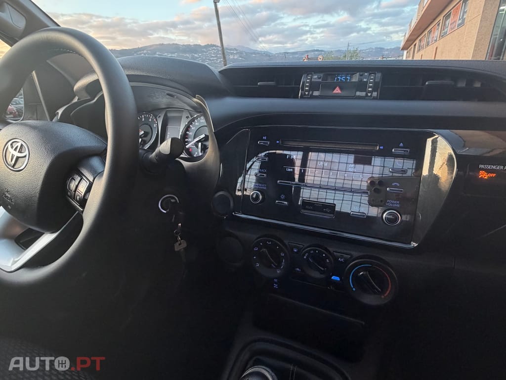 Toyota Hilux 2.4 D-4D 2WD CS CM