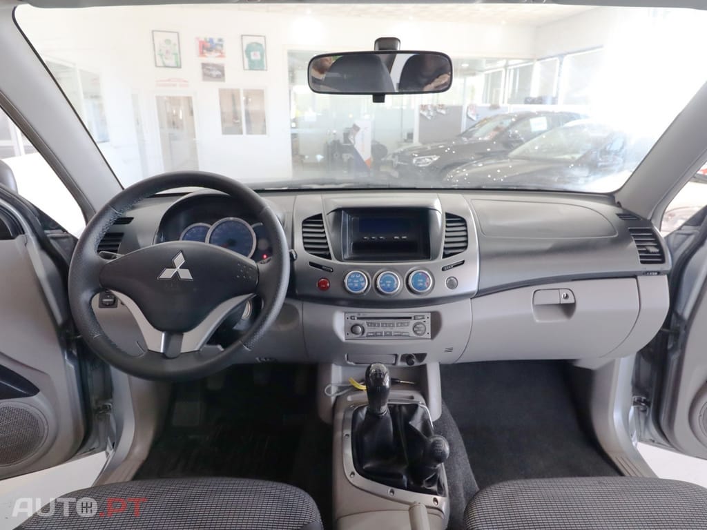 Mitsubishi L200 2.5 DI-D CD Invite AC 4WD