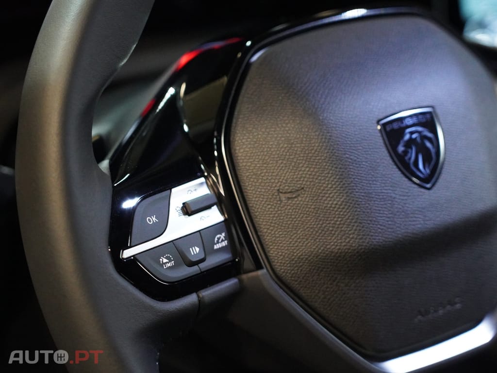 Peugeot 408 1.2 PureTech Allure EAT8