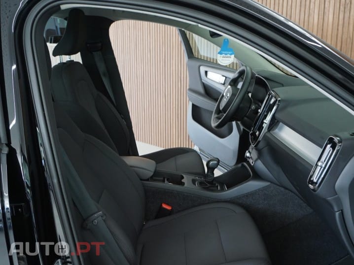 Volvo XC40 1.5 T2 Momentum Plus