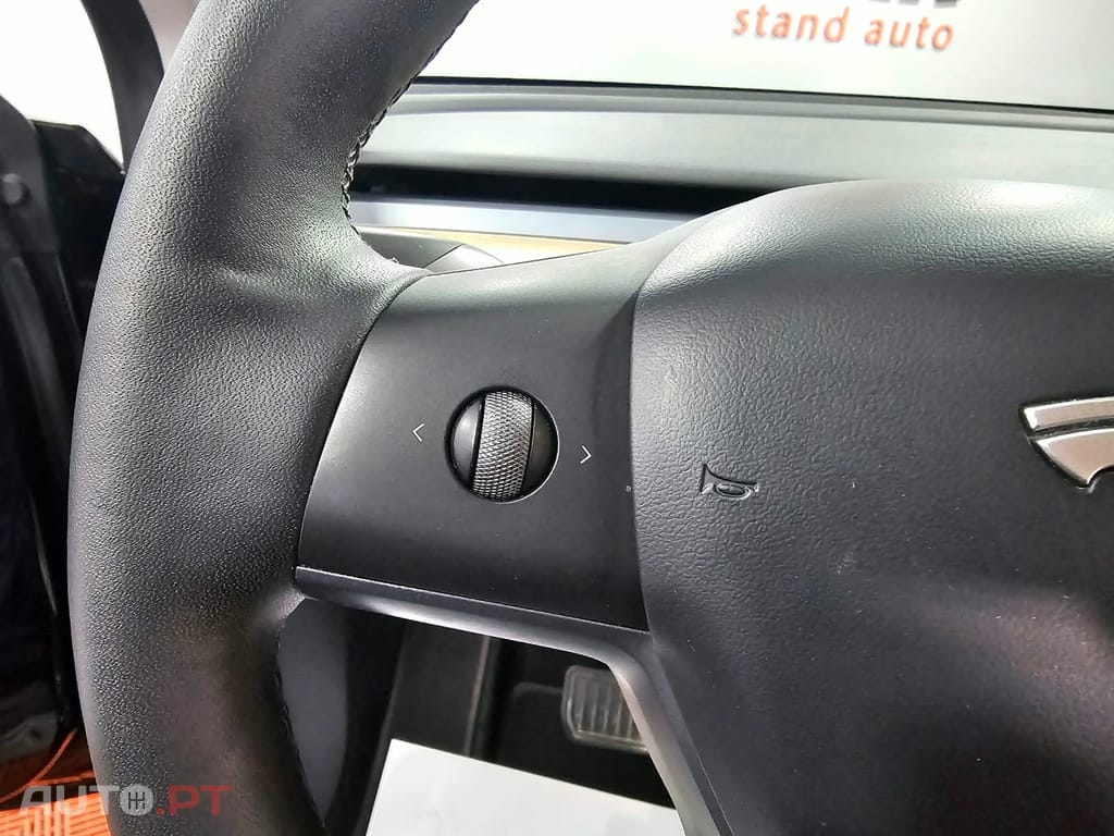 Tesla Model Y Standard Long Range RWD